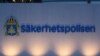 Логотип шведской службы безопасности на штаб-квартире агентства в Стокгольме.