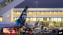 Самолет авиакомпании Alaska Airlines в международном аэропорту Сиэтл-Такома