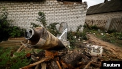 Обломки российской ракеты во дворе жилого дома в Краматорске (архивное фото) 