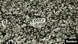 Протест против ГКЧП в Ленинграде 20 августа 1991 года. 