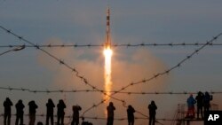 Ракета-носитель «Союз-ФГ» с космическим кораблем «Союз МС-11», стартует с космодрома Байконур, Казахстан. 3 декабря 2018. 